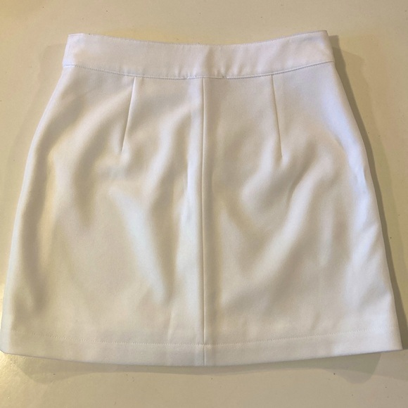 Bloomingdale’s FORE Button Front Mini Skirt White Small - Picture 7 of 7